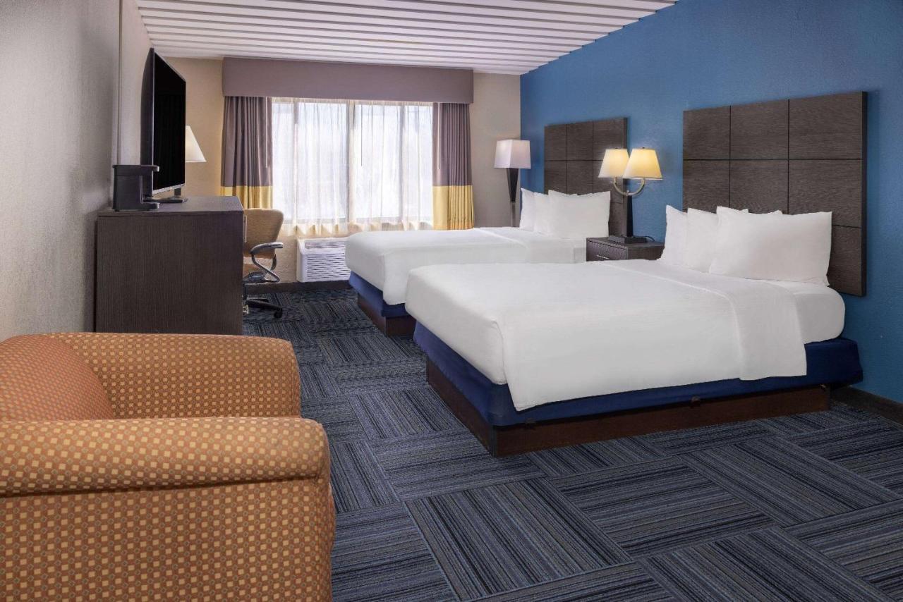 Baymont By Wyndham Appleton Hotel Exterior photo